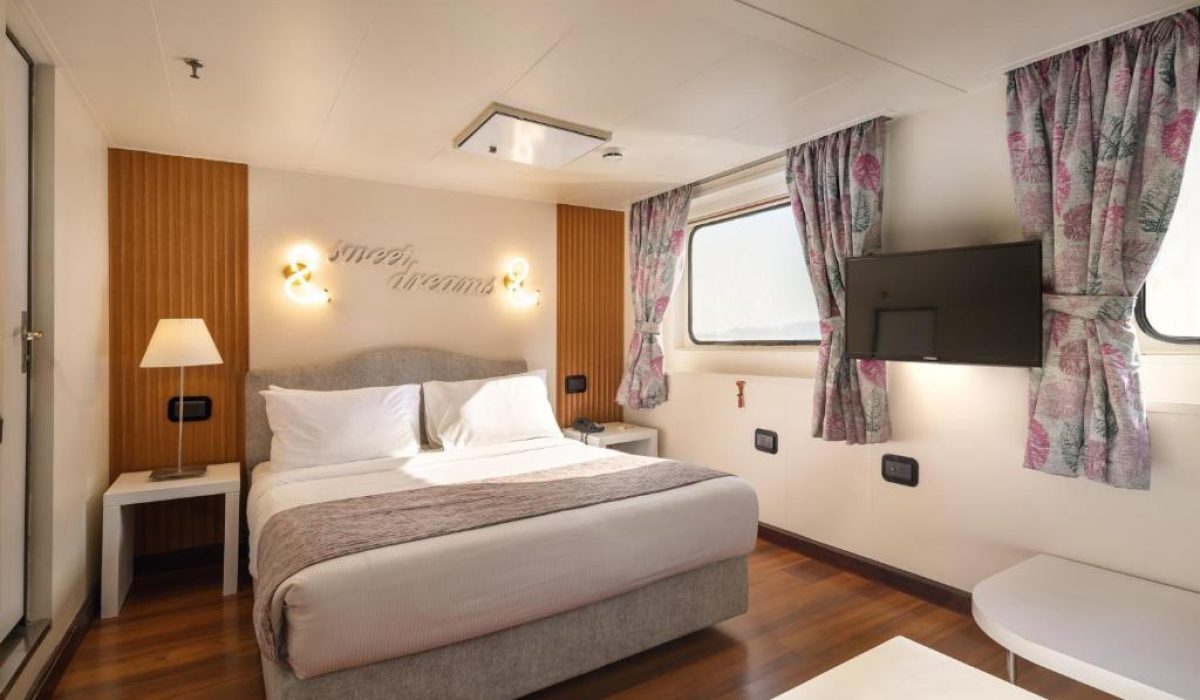 WhatsApp Image 2025-10-25 at 7.15.31 PM (2)